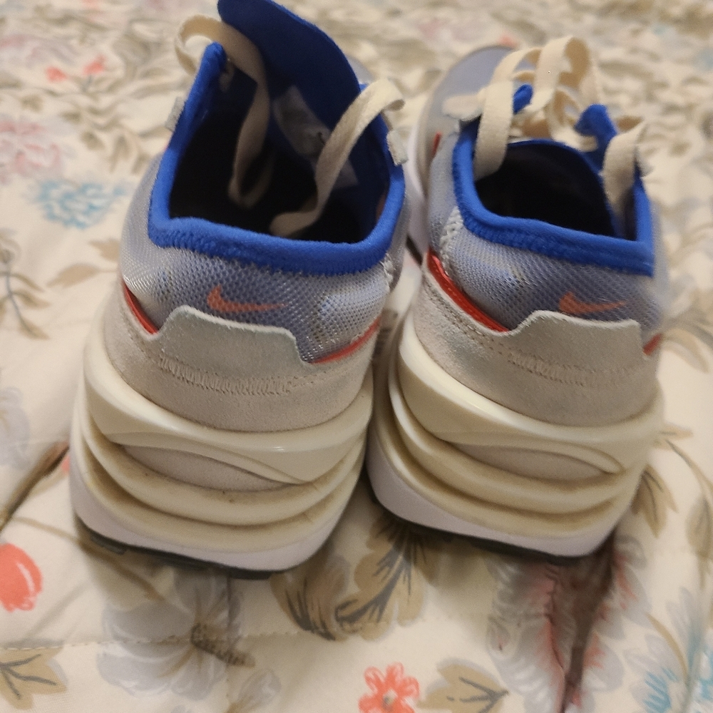 Nike shoes - Picture 4 of 6
